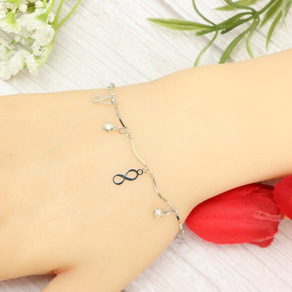 "Trendy Handmade Bracelet – A Thoughtful Gift for Girls & Women | UNVRC1017 - Picture 9 of 10